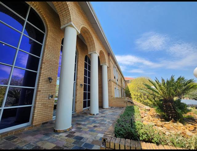 679M² RETAIL TO LET IN HALFWAY GARDENS